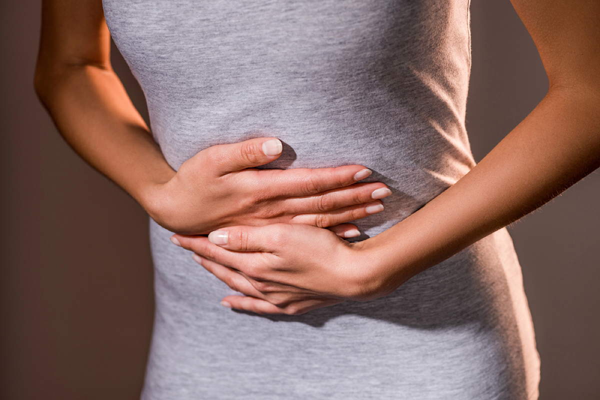 Was hilft gegen Bauchschmerzen? Hausmittel und Tipps